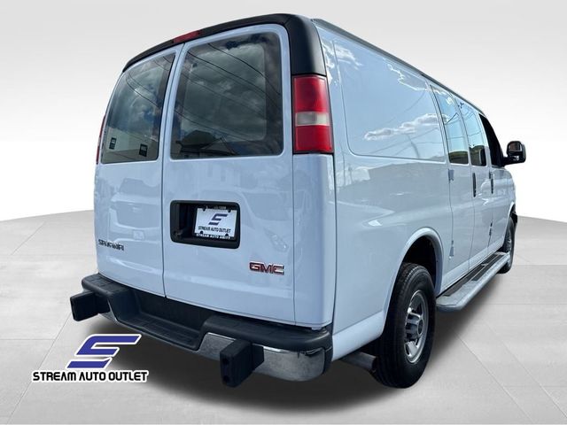 2022 GMC Savana Base