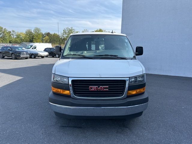 2022 GMC Savana Base