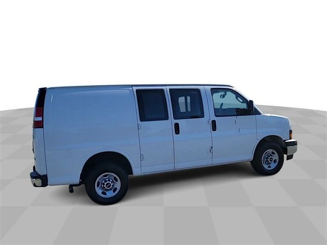 2022 GMC Savana Base