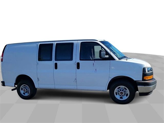 2022 GMC Savana Base