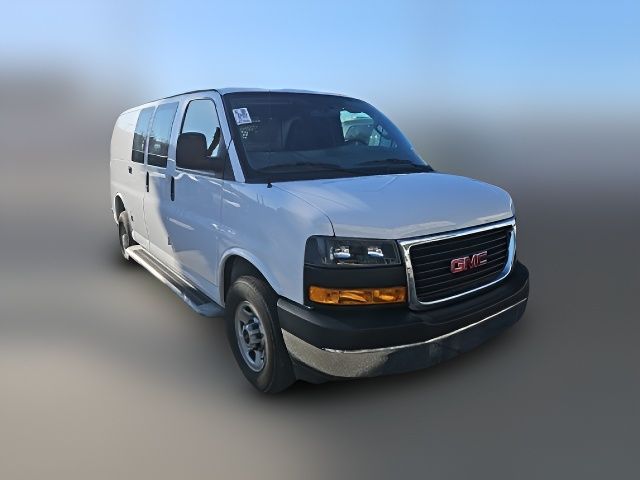 2022 GMC Savana Base