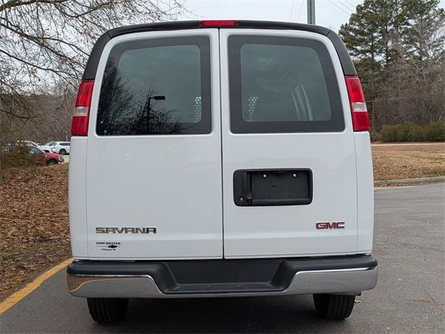 2022 GMC Savana Base