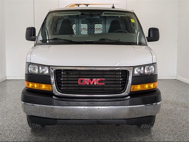 2022 GMC Savana Base