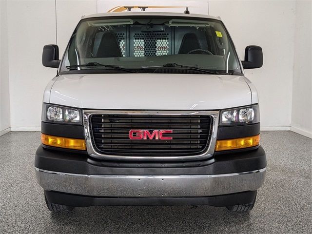 2022 GMC Savana Base