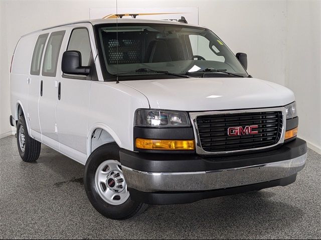 2022 GMC Savana Base