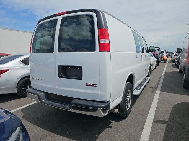 2022 GMC Savana Base