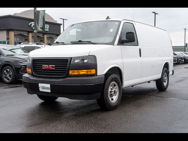 2022 GMC Savana Base