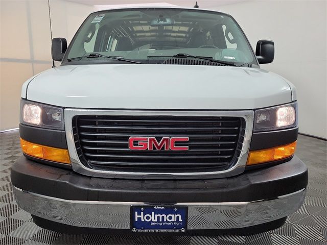 2022 GMC Savana Base