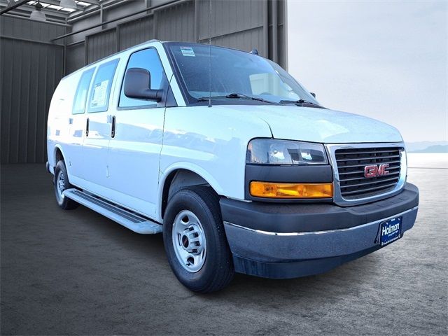 2022 GMC Savana Base