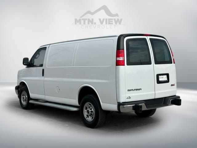 2022 GMC Savana Base