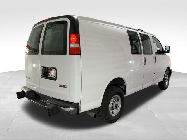 2022 GMC Savana Base