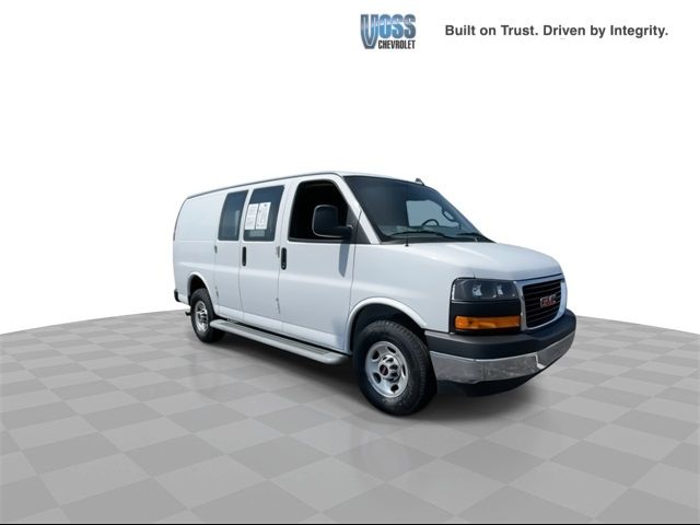 2022 GMC Savana Base