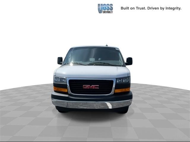 2022 GMC Savana Base