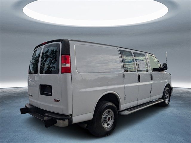 2022 GMC Savana Base