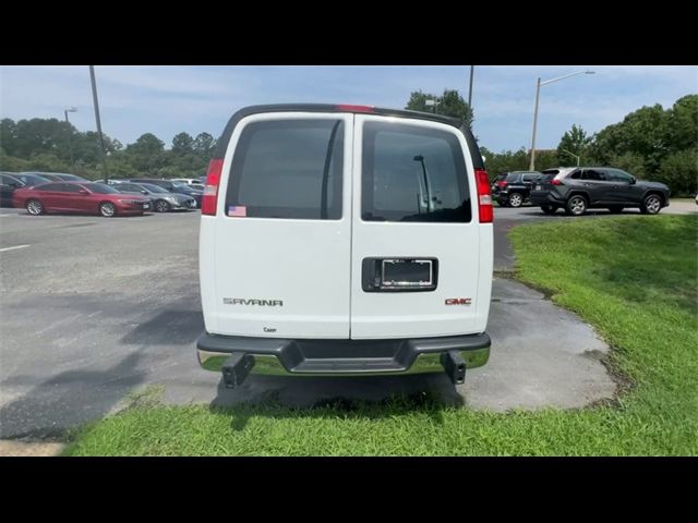 2022 GMC Savana Base