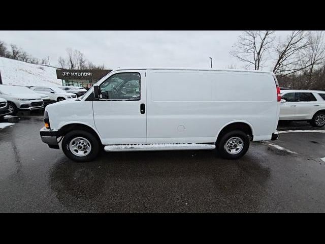 2022 GMC Savana Base