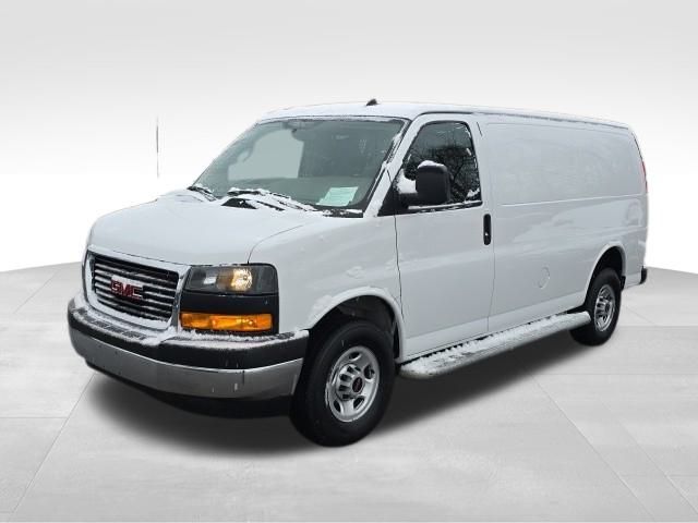 2022 GMC Savana Base