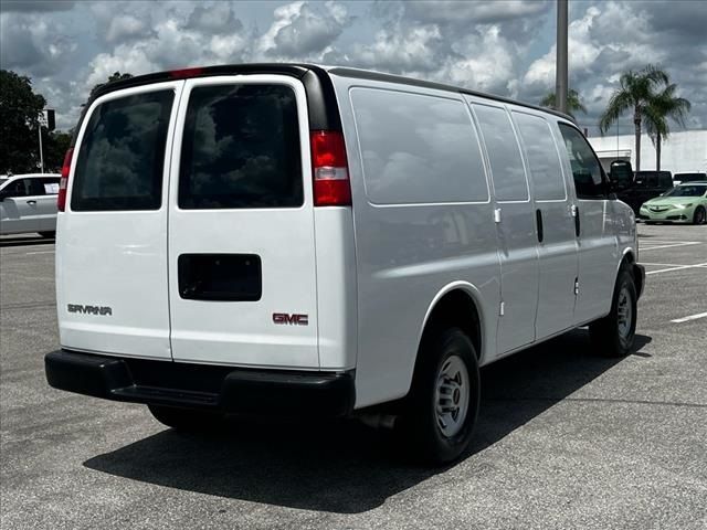 2022 GMC Savana Base