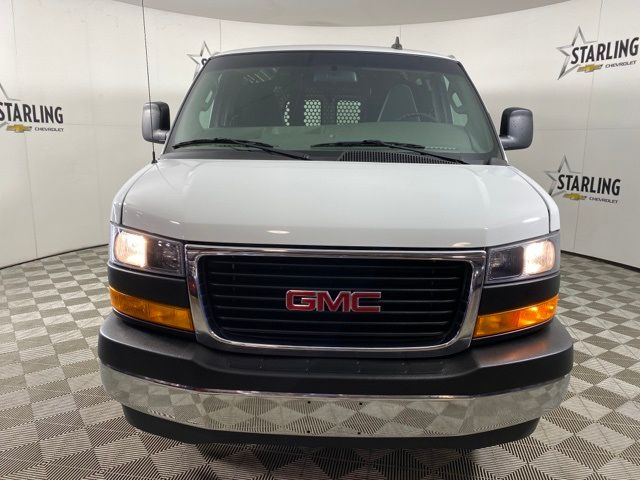 2022 GMC Savana Base