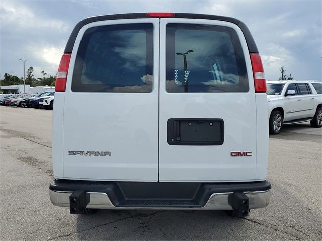 2022 GMC Savana Base