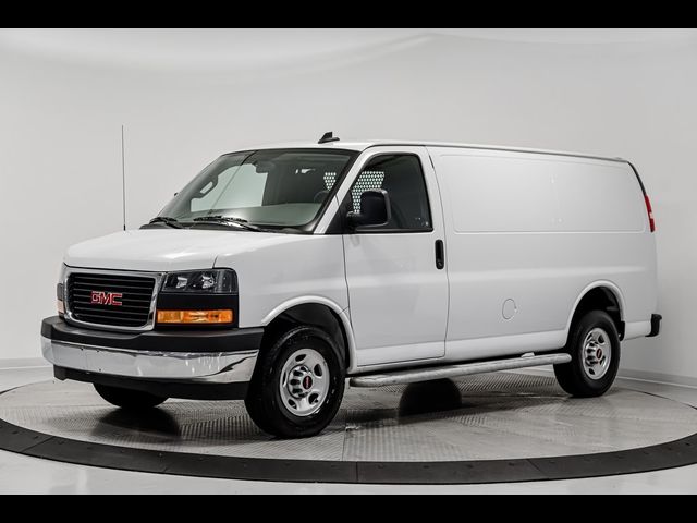 2022 GMC Savana Base