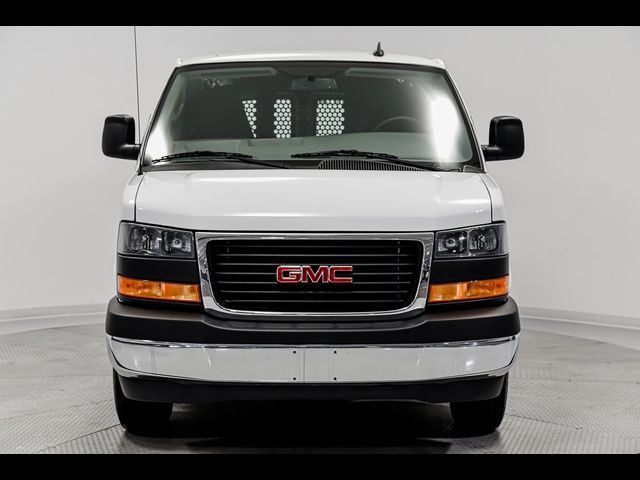 2022 GMC Savana Base