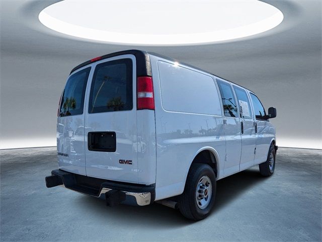 2022 GMC Savana Base