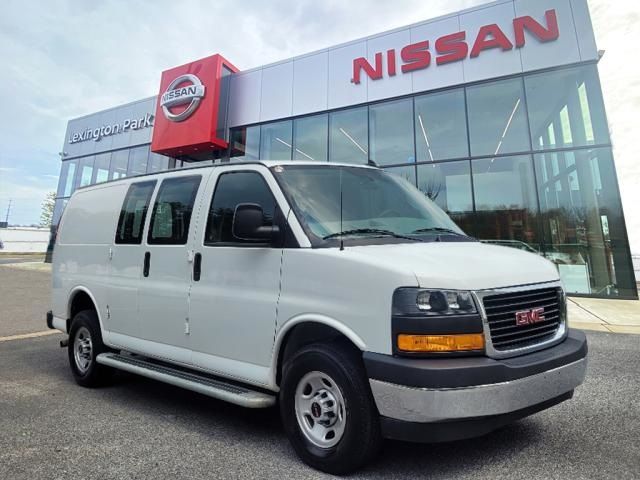 2022 GMC Savana Base