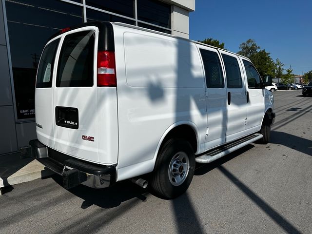 2022 GMC Savana Base