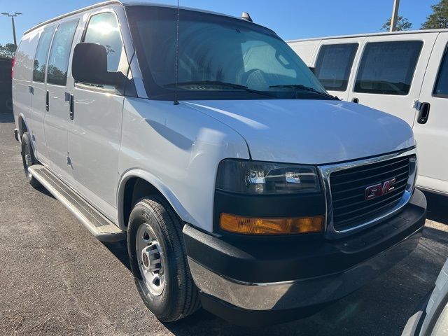 2022 GMC Savana Base