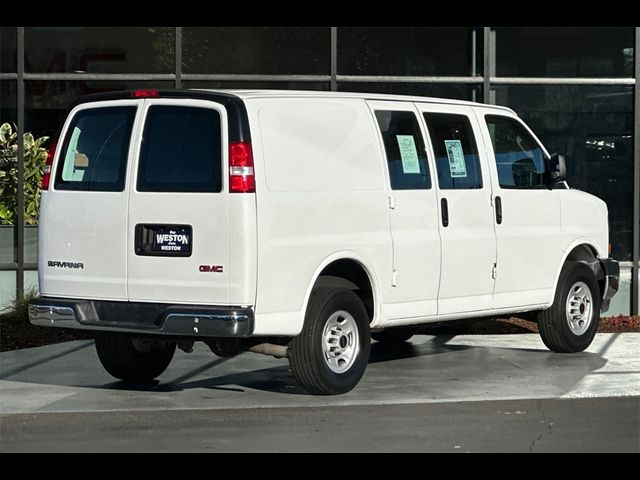 2022 GMC Savana Base