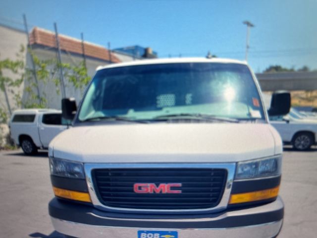 2022 GMC Savana Base