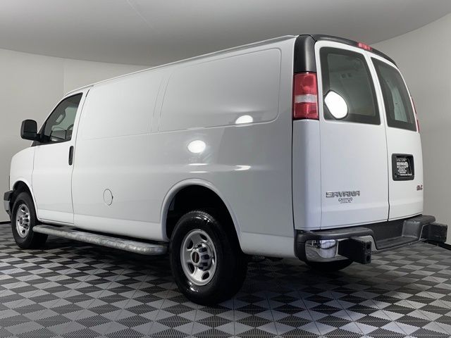 2022 GMC Savana Base