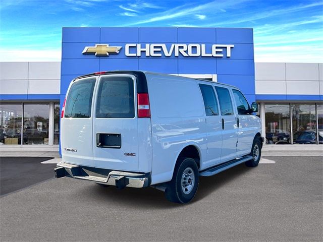 2022 GMC Savana Base