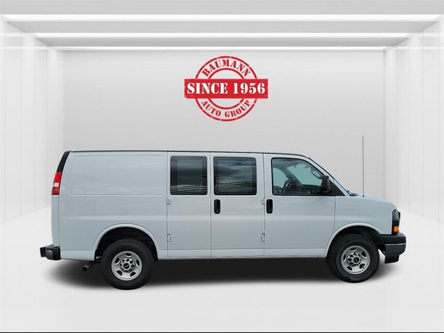 2022 GMC Savana Base