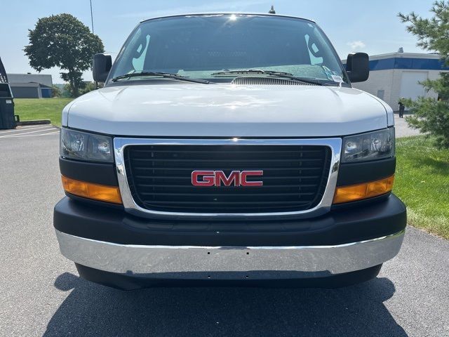 2022 GMC Savana Base