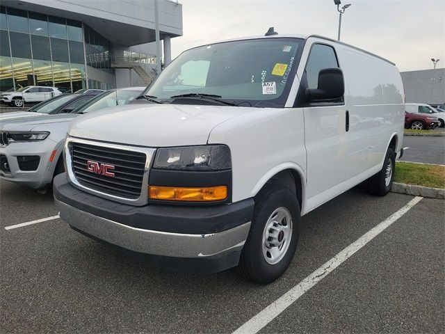 2022 GMC Savana Base