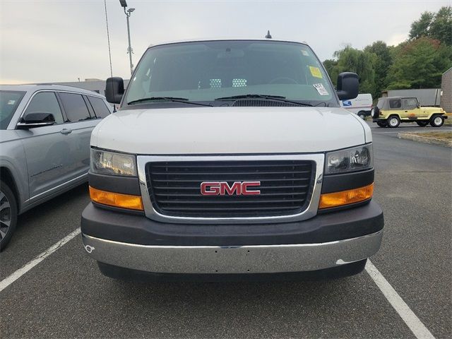 2022 GMC Savana Base