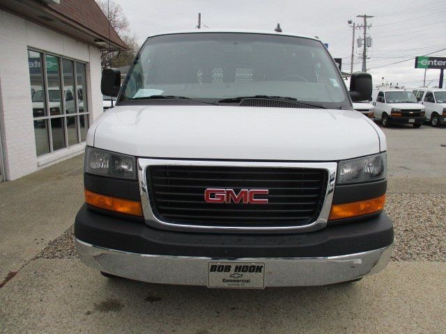 2022 GMC Savana Base