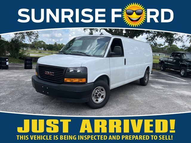 2022 GMC Savana Base