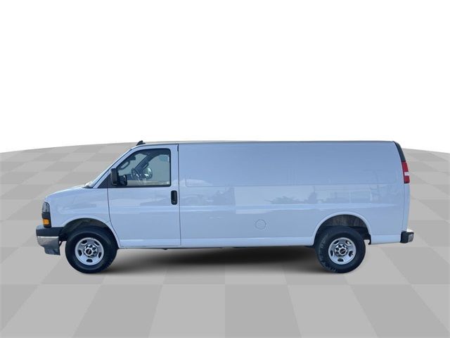 2022 GMC Savana Base