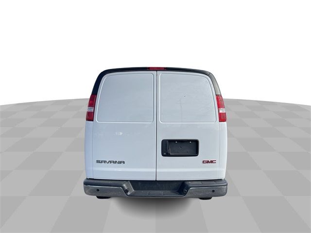 2022 GMC Savana Base