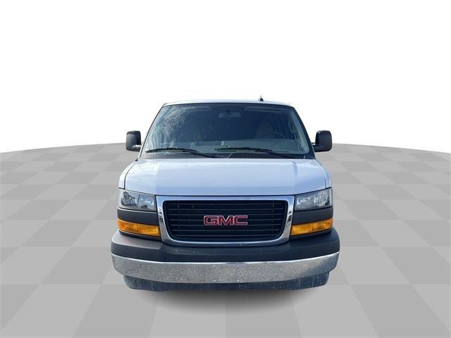 2022 GMC Savana Base