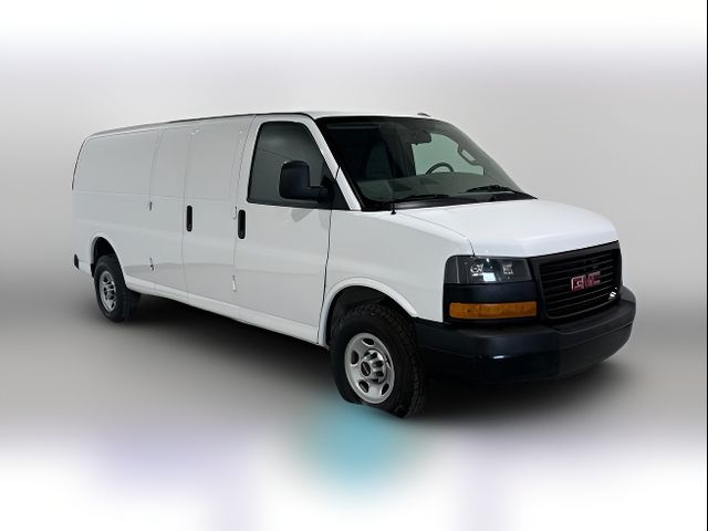 2022 GMC Savana Base