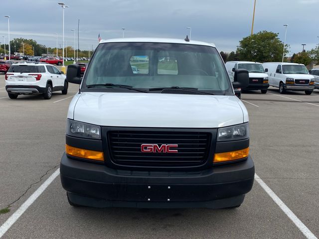 2022 GMC Savana Base