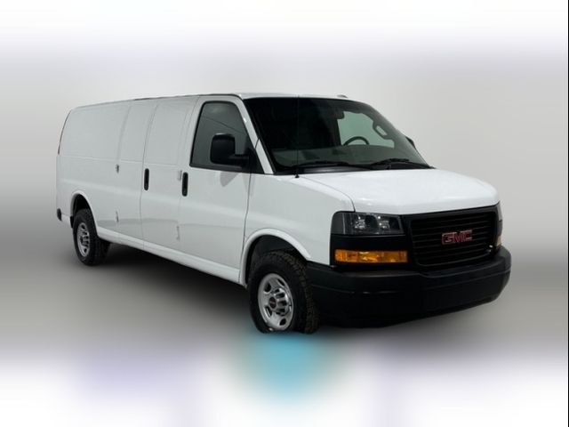 2022 GMC Savana Base