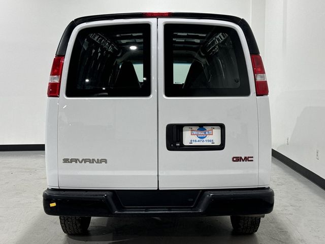 2022 GMC Savana Base