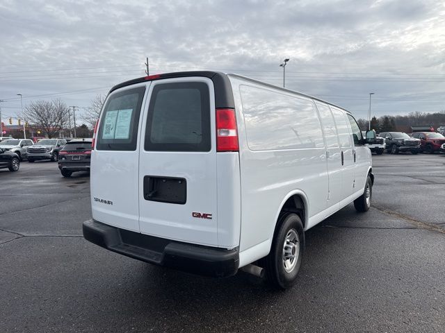 2022 GMC Savana Base