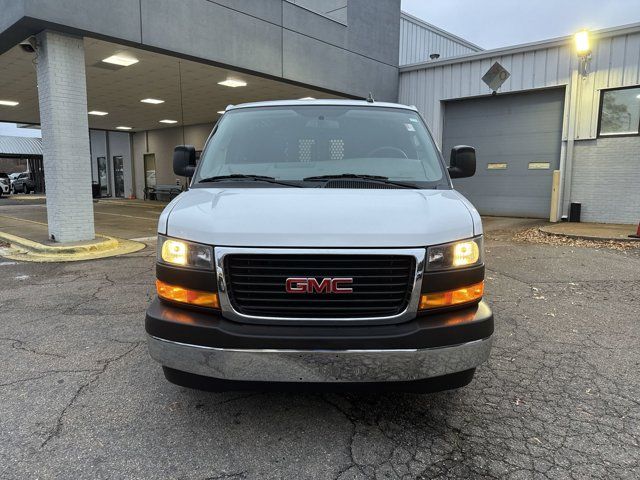 2022 GMC Savana Base