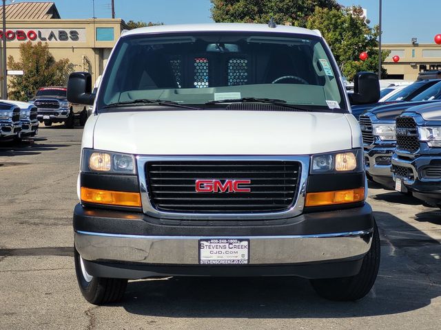 2022 GMC Savana Base